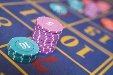 slotter88 mobile app home screen showing sports markets, live-dealer tables, and slot games